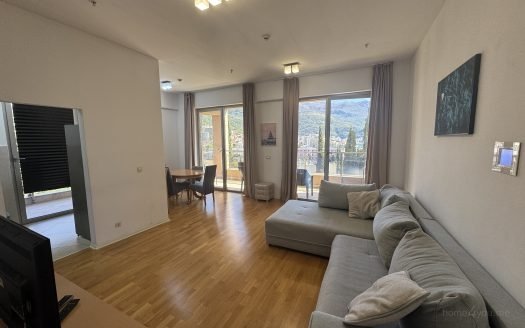 Comfortable three-bedroom apartment on the first line from the sea, Harmonia, Budva