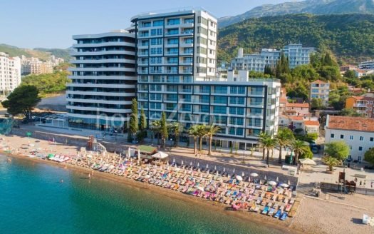 Роскошная трёхкомнатная квартира на первой линии моря, комплекс Sunraf, Рафаиловичи