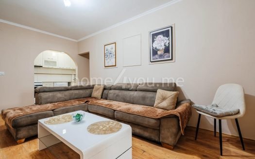 Two-bedroom apartment with parking near the New school, Babilonia, Budva