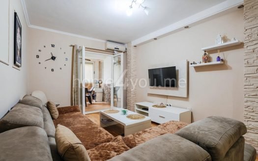Two-bedroom apartment with parking near the New school, Babilonia, Budva
