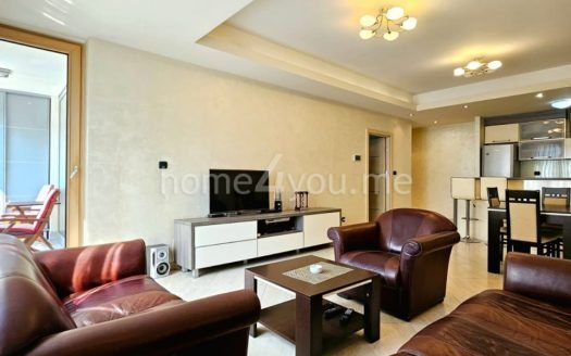 Three-bedroom apartment with garage space in a high-quality building – Budva, Rozino