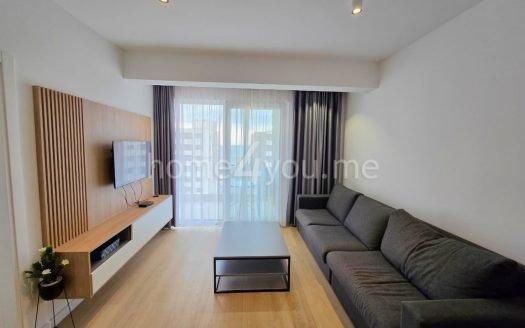 Modernly furnished one-bedroom apartment with garage space in an apart-hotel with swimming pool, Ivanovići, Budva