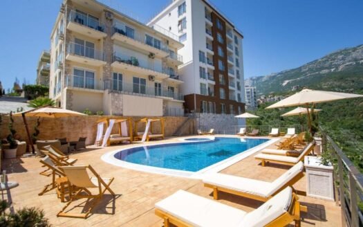 Two-bedroom apartment with a large terrace with jacuzzi and panoramic sea view, Sunny side resort, Becici
