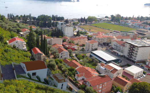 Land plot in Budva with UTU for construction, excellent location with sea view — Podkošljun