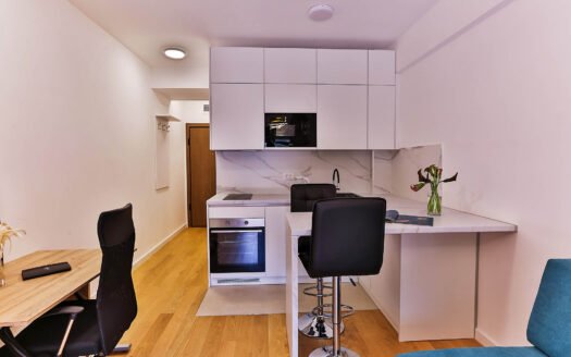 Studio apartment in a condo hotel in the very center of Budva