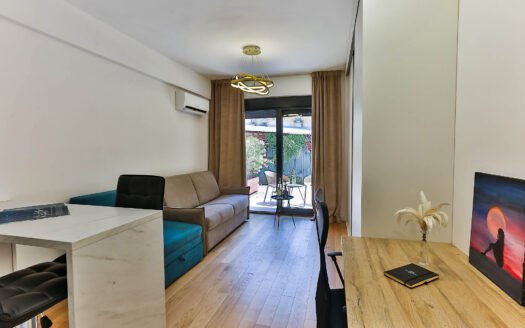 Studio apartment in a condo hotel in the very center of Budva