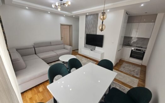 Furnished two-bedroom apartment with a spacious terrace and double garage, Bečići,Budva
