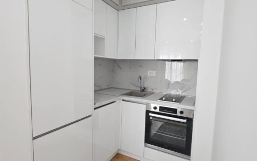 Furnished two-bedroom apartment with a spacious terrace and double garage, Bečići,Budva